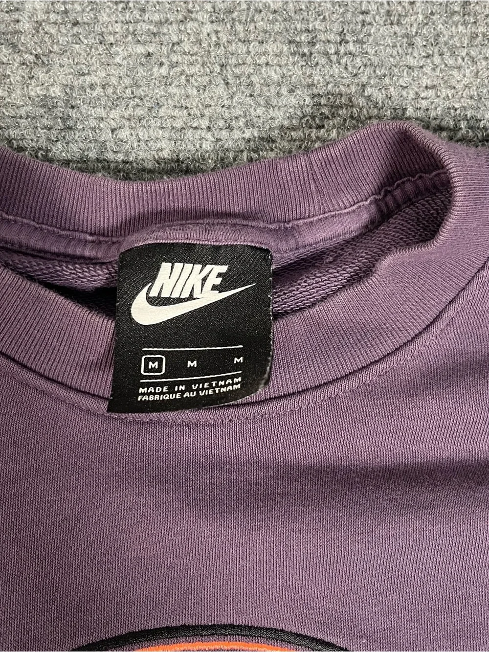 Nike Sweatshirt Womens Medium Purple Crewneck Graphic Swoosh Logo Embroidered